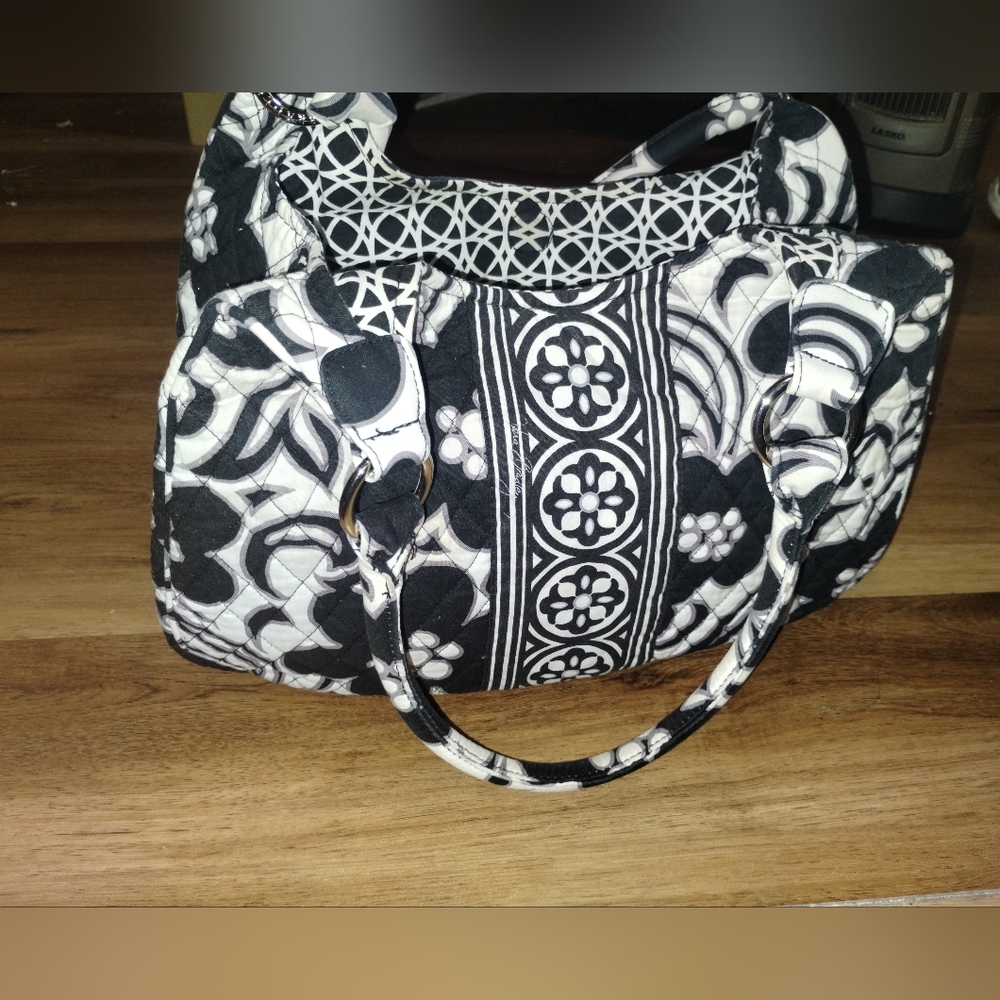 Vera Bradley Black And White Floral Purse - Picture 5 of 11